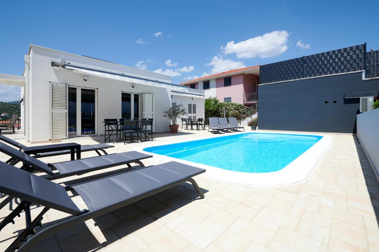 Nela & Sara - 2 Apartments With Heated Swimming Pool Seget Vranjica Kültér fotó